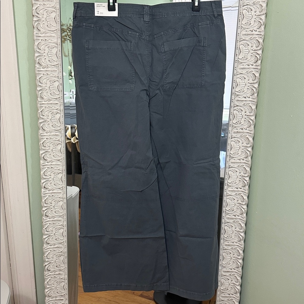 American Eagle Low-Rise Baggy Flare Cargo Pants | 18 Regular | Plus Size - Picture 3 of 3